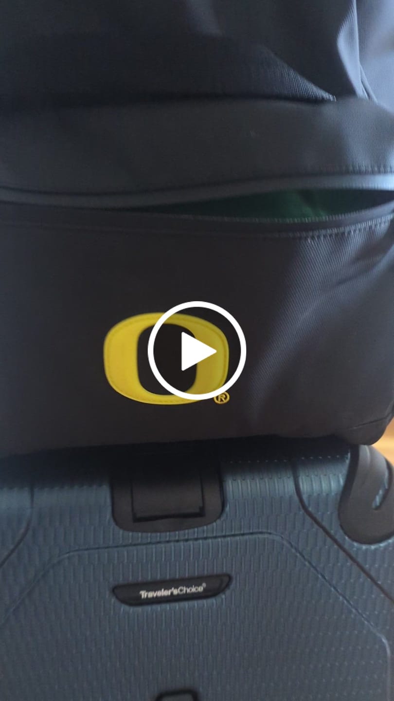 Customer video review of Cascade Backpack - Standard - UO Ducks