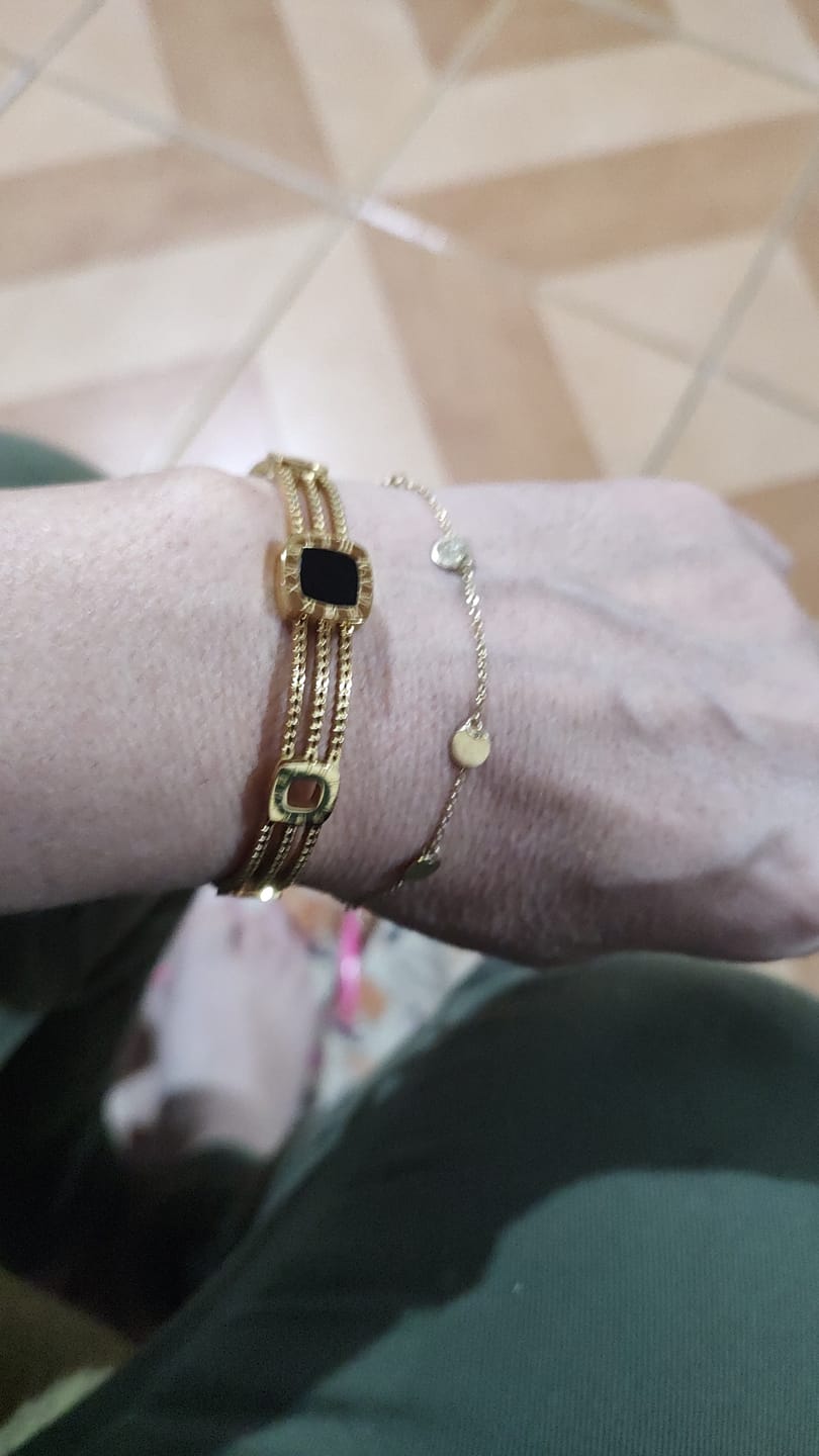 Customer photo review of Bracelete Ônix Summer Banhado em Ouro 18k