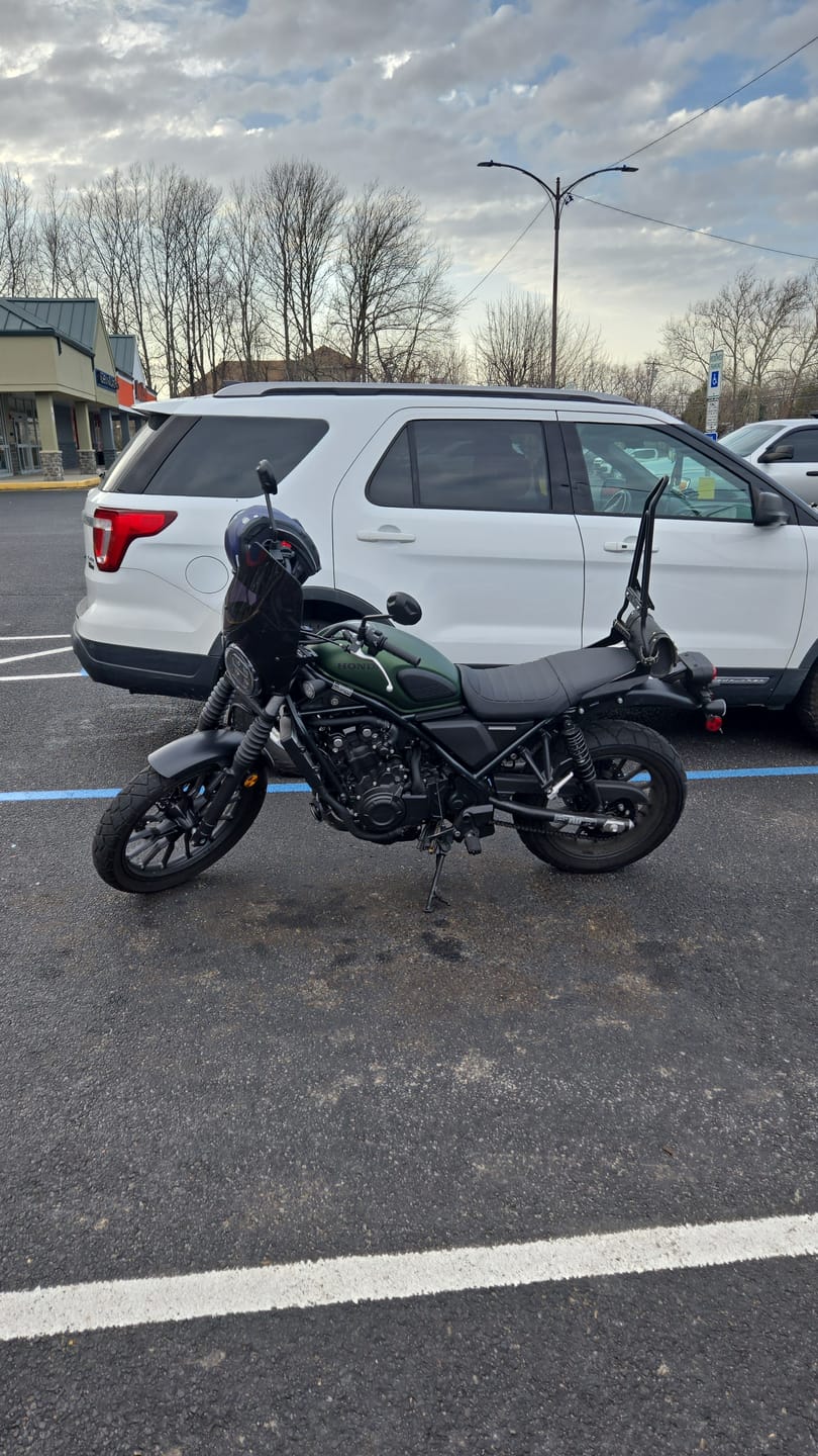Customer photo review of Iron Born Blade 25" Yamaha Bolt Sissy Bar with Foldable Luggage Rack Matte Black