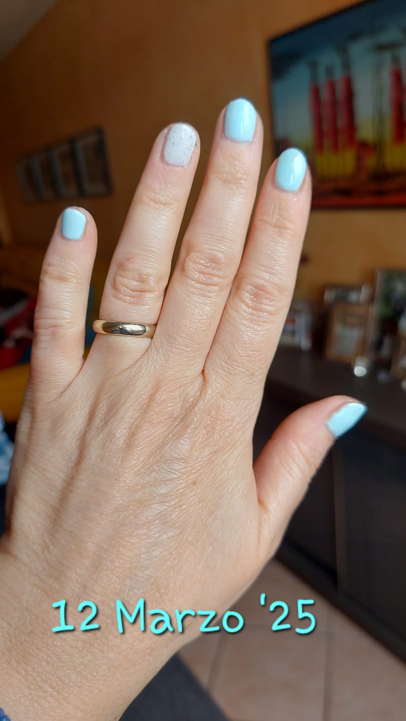Customer photo review of Smalto Semipermanente LCI -  Azzurro Fresco