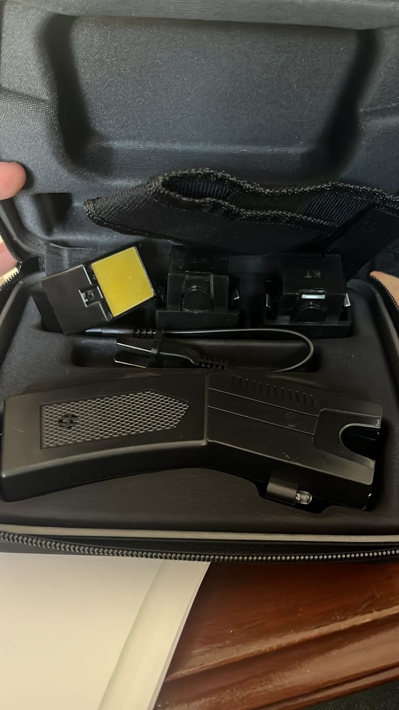 Customer photo review of Pistola Taser Paralizador 3 Cartuchos Funda P/ Cinto Descargador