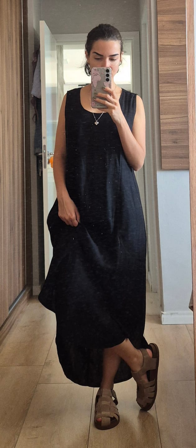 Customer photo review of Vestido Midi Gabiroba Preto