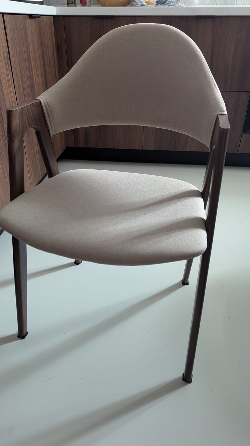 Customer photo review of Scaun tapitat K344, bej/nuc, stofa clasica/metal, 51x57x82 cm