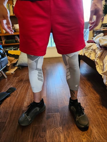 Customer photo review of Compression Sleeves V2 for Knees and Legs