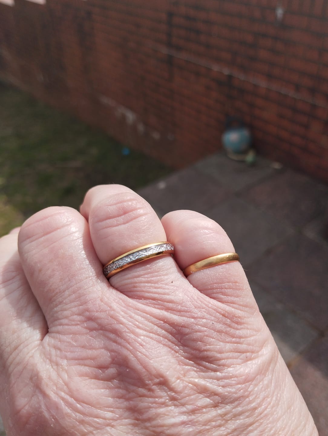 Customer photo review of The Golden Steel 4mm Wonder Ring