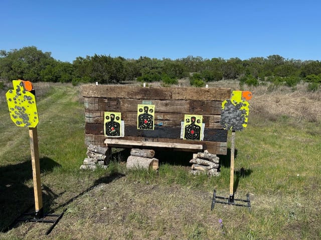 Customer photo review of Double T-Shaped Base Stand + Mounting Kit + 12" X 20" Hostage Target