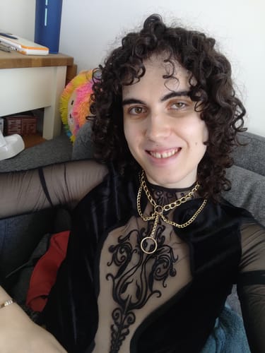 Customer photo review of Layered o-ring pendant choker necklace