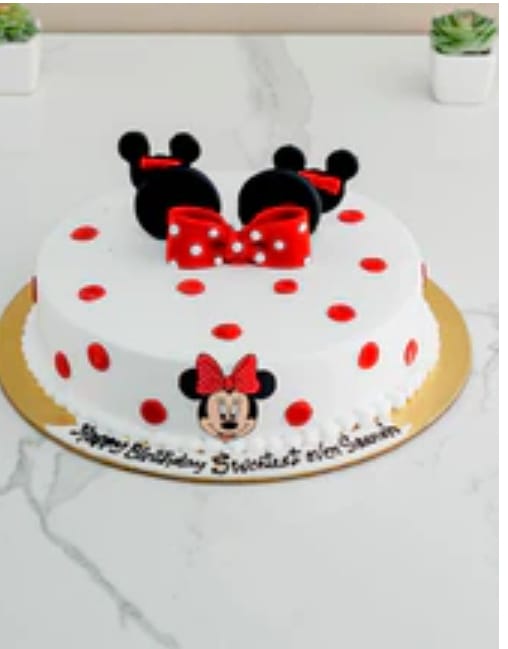Customer photo review of Minnie Bow Dot Cake