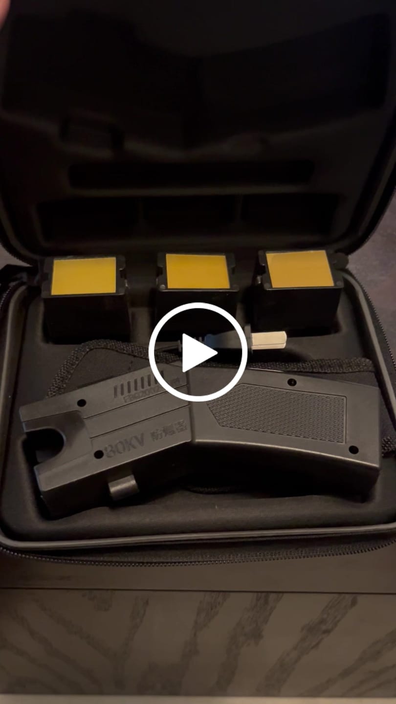 Customer video review of Pistola Taser Paralizador 3 Cartuchos Funda P/ Cinto Descargador