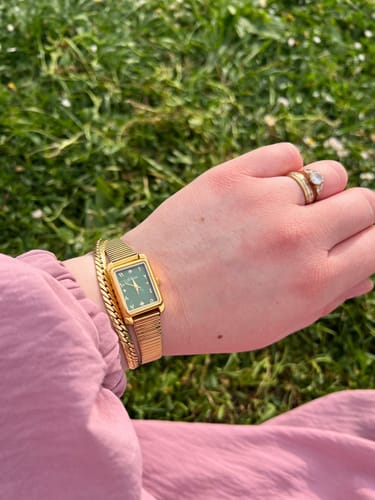 Customer photo review of L'ÉMERAUDE MONTRE DORÉ AVEC CHIFFRES ARABES