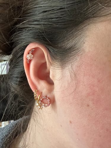 Customer photo review of Piercing Fleur Louise