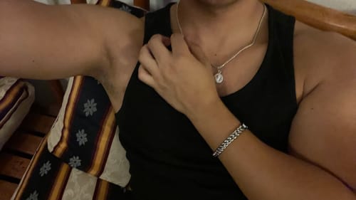 Reseña con foto de un cliente sobre Pulsera Cuban 8mm