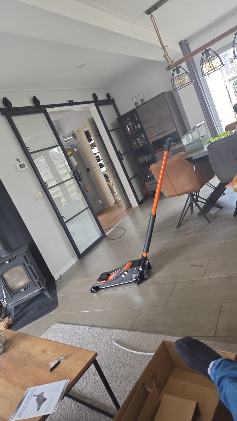 Customer photo review of HDKTOOLS® Garagekrik 3000KG | extra laag 75mm - 465mm | dubbele plunjers | snelle hefboom