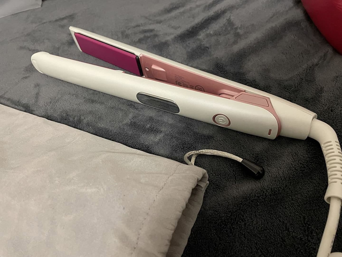 Customer photo review of Glätteisen mit Anti-Frizz-Effekt / Negativ-Ionen-Technologie / Für Locken & Glätten / 12 Temperaturstufen von 120 bis 230°C / Digitales Display / 360° drehbare Kabel