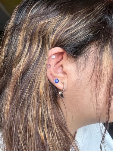 Customer photo review of Broquel Zirconia Morada Oro 10k