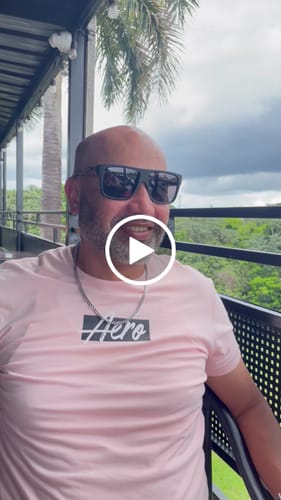 Customer video review of Mis Raíces Black