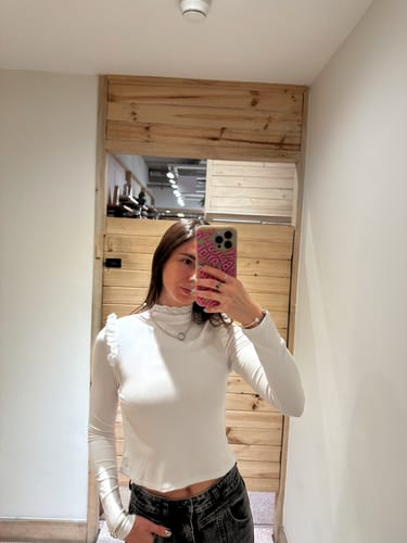 Customer photo review of Polera Manga Larga Vuelos White