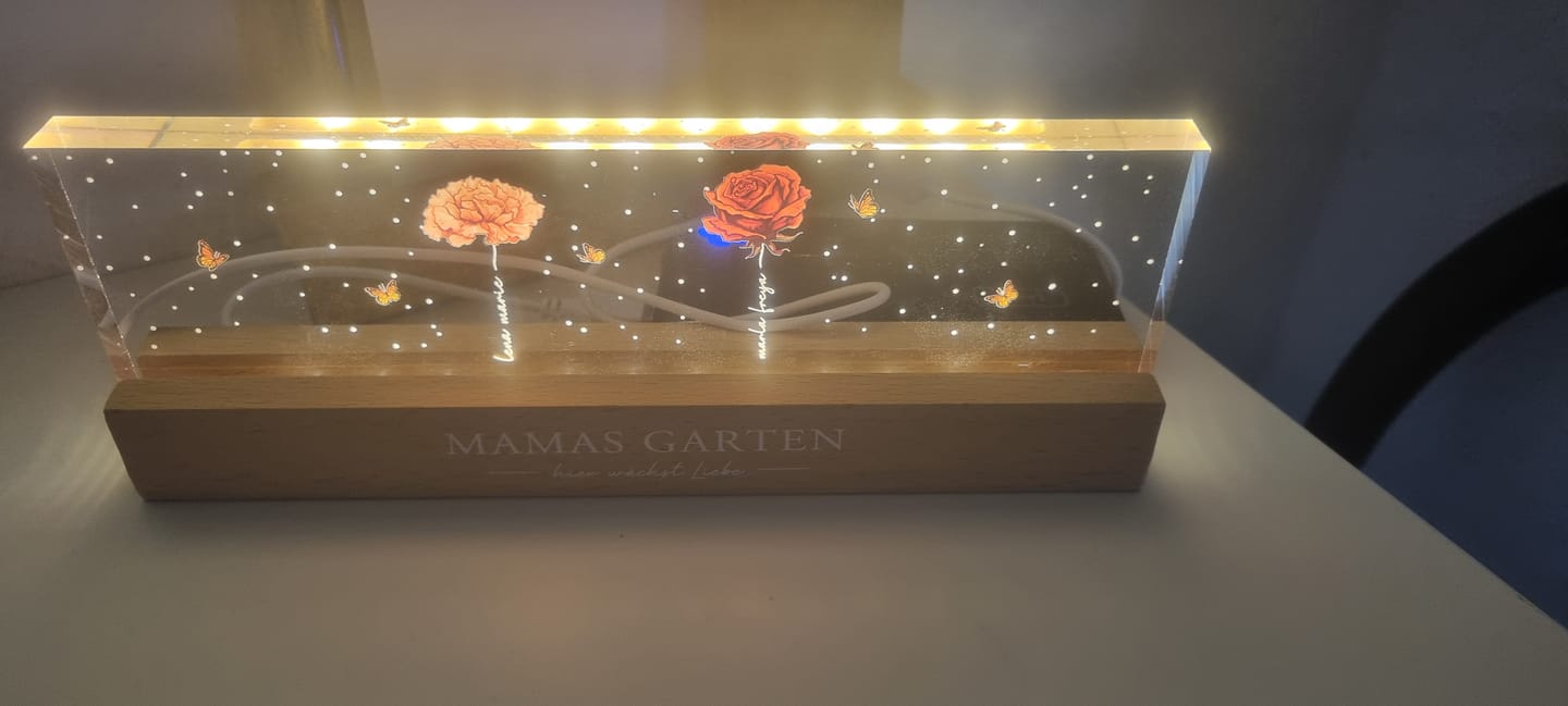 Customer photo review of Omas Garten - Personaliserter LED Aufsteller mit Blumen und Namen
