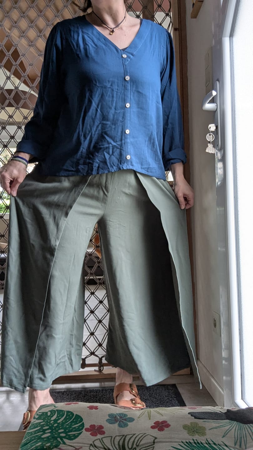 Customer photo review of Pantalon drapé Mathilde - sergé de viscose vert cactus