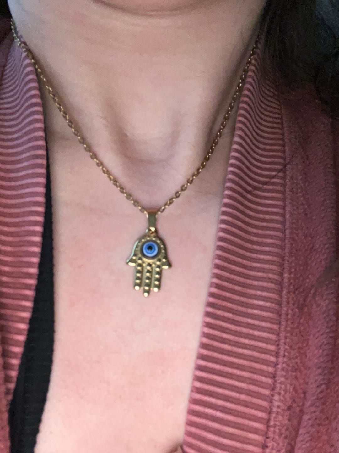 Customer photo review of Personalisierte Fatima Hand Halskette