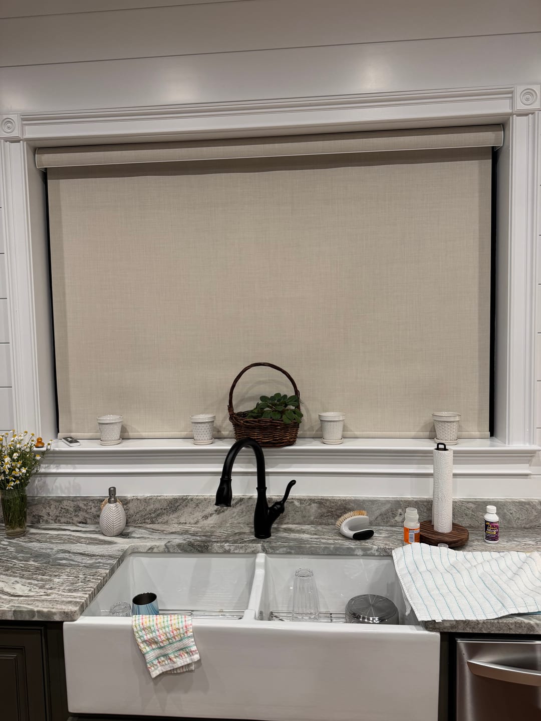 Customer photo review of SmartWings Motorized Roller Shades 100% Blackout Vigor