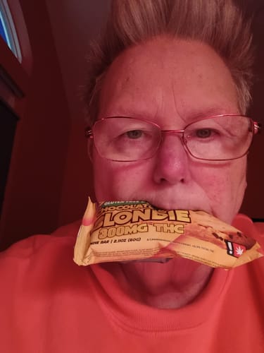 Customer photo review of Chocolate Chip Blondie Bar 300mg
