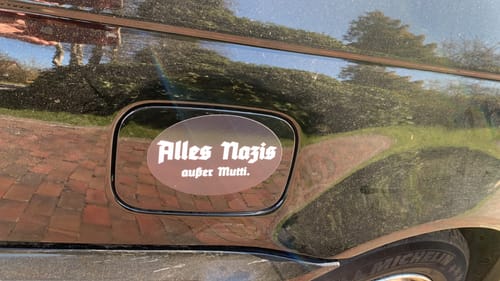 Customer photo review of GROSSE STICKER / AUFKLEBER • ALLES NAZIS - AUSSER MUTTI (10 STK.)