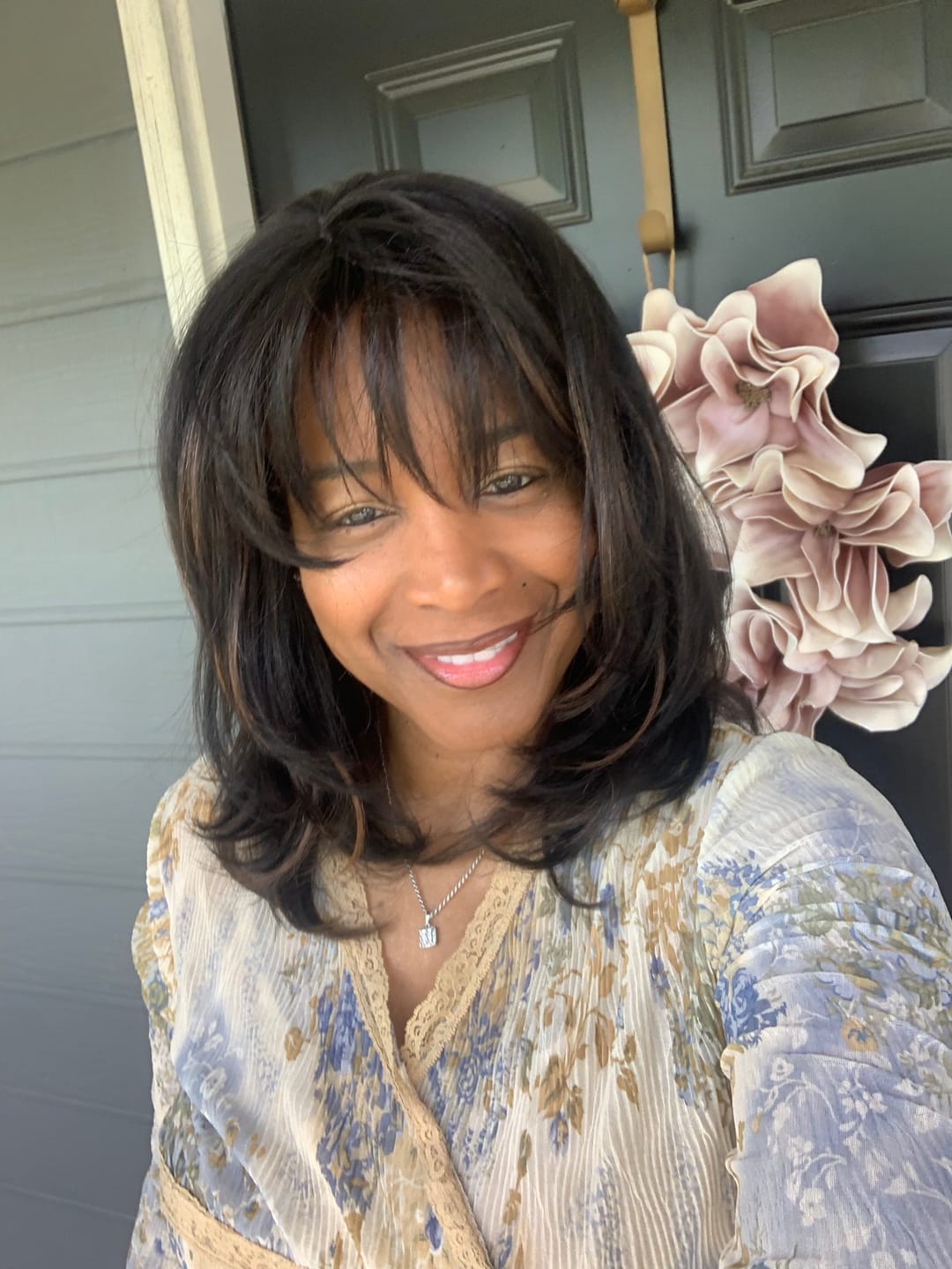 Customer photo review of Freetress Fullcap Band Wig NEW YORK GIRL