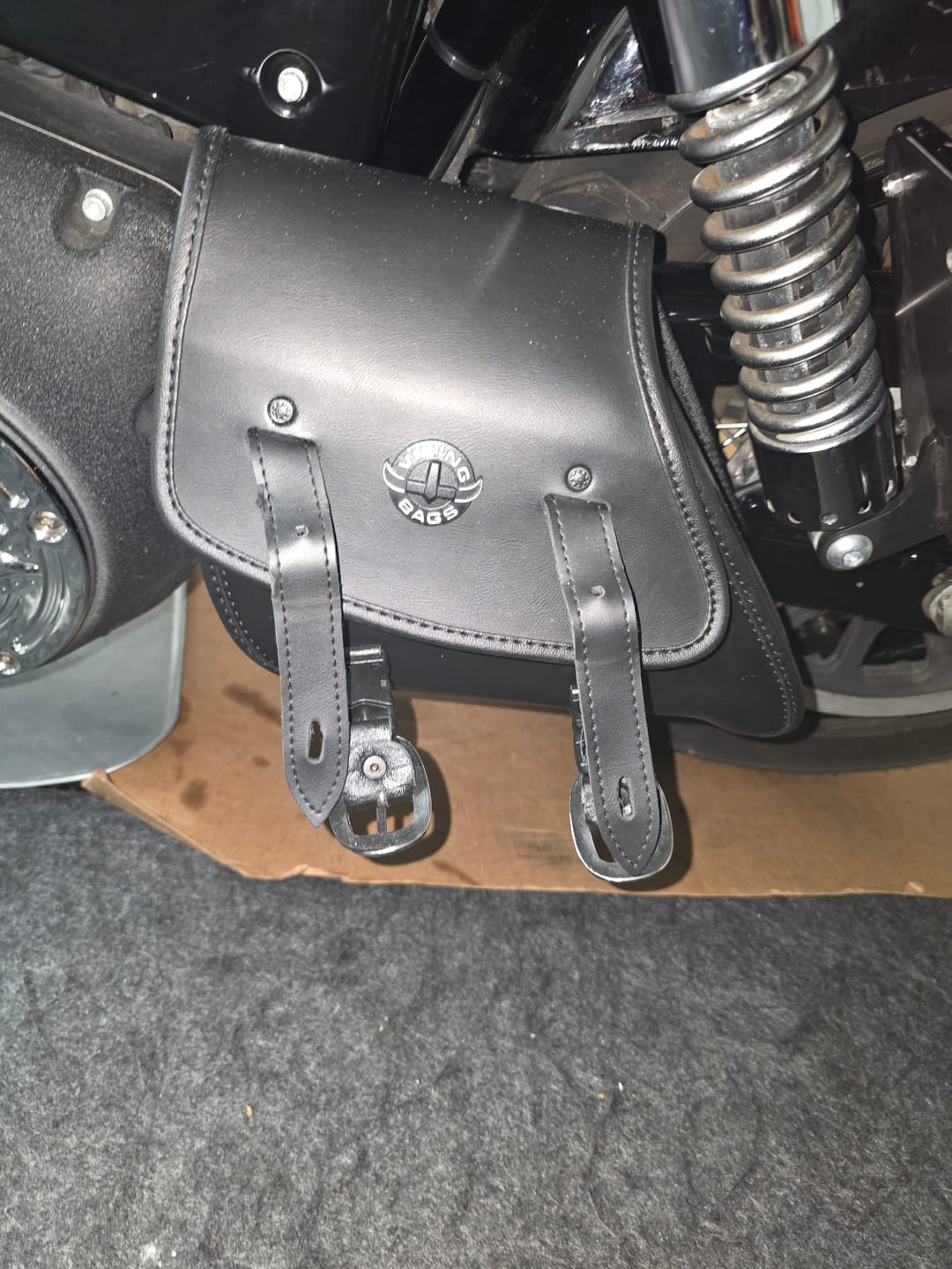 Customer photo review of 3L - Knapsack Harley Dyna Motorcycle Swing Arm Bag