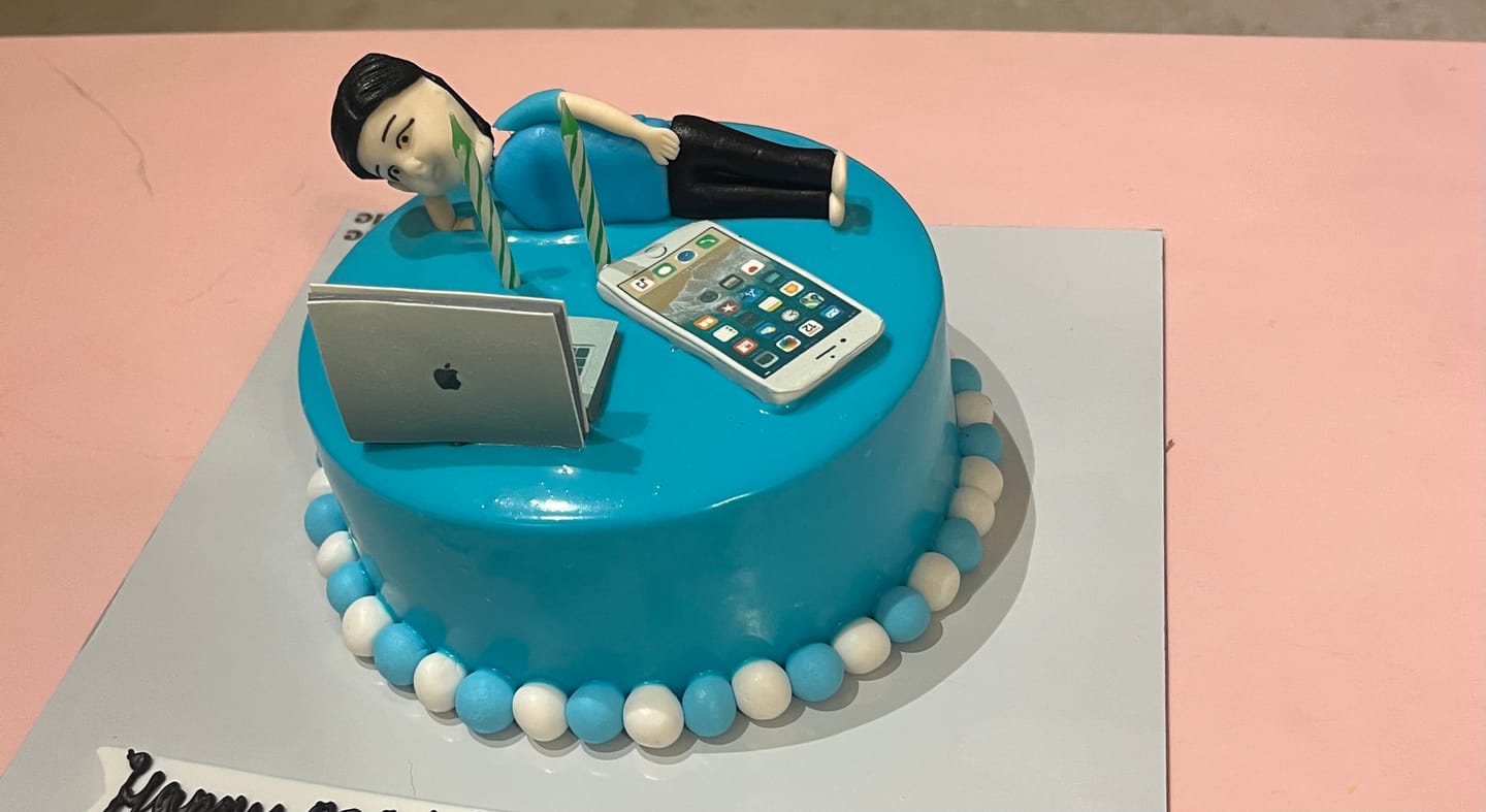 Customer photo review of Side Workaholic Cake