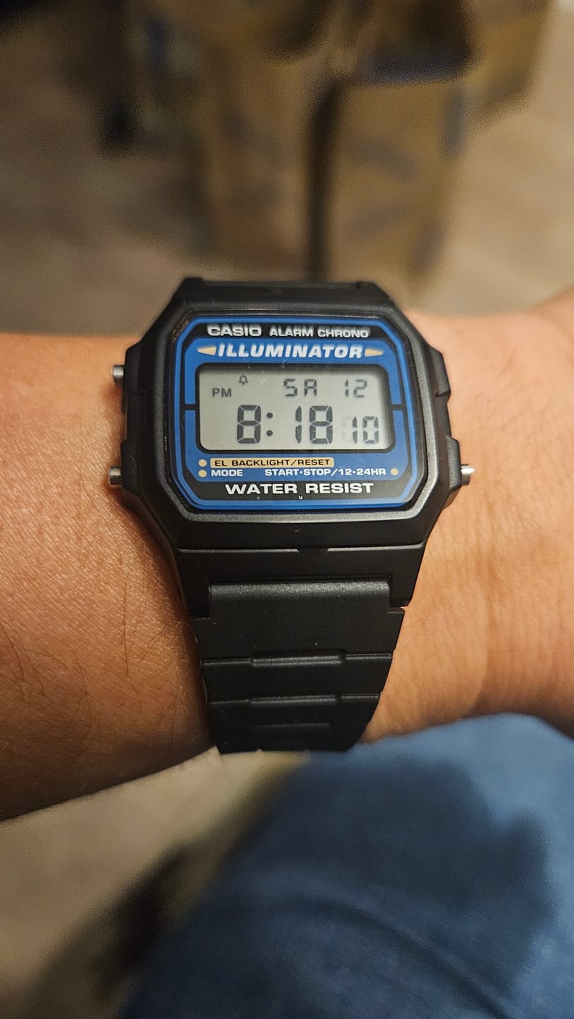 Customer photo review of Reloj Casio Vintage F-105W-1ADF Azul/Negro Illuminator