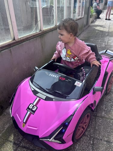 Reseña con foto de un cliente sobre Carro Elétrico para Criança Sian Style Rosa 12v c/ RODAS DE BORRACHA & ASSENTO EM PELE