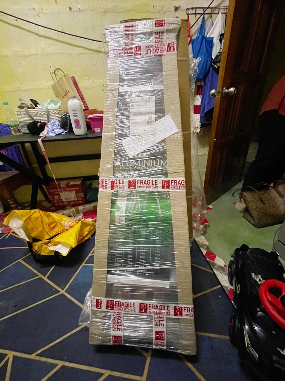 Customer photo review of ✨READY STOCK✨Alumaster Heavy Duty Aluminium Welded Ladder (5 Steps Double Side) AL-DWL70-5S ALUCLASS