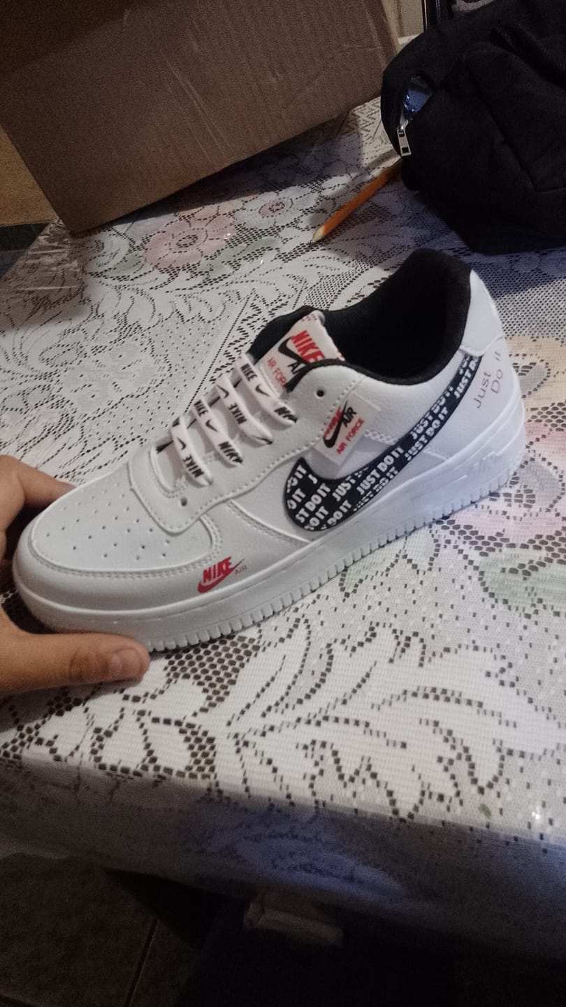 Customer photo review of Tenis 270 Blanco Negro Rosa