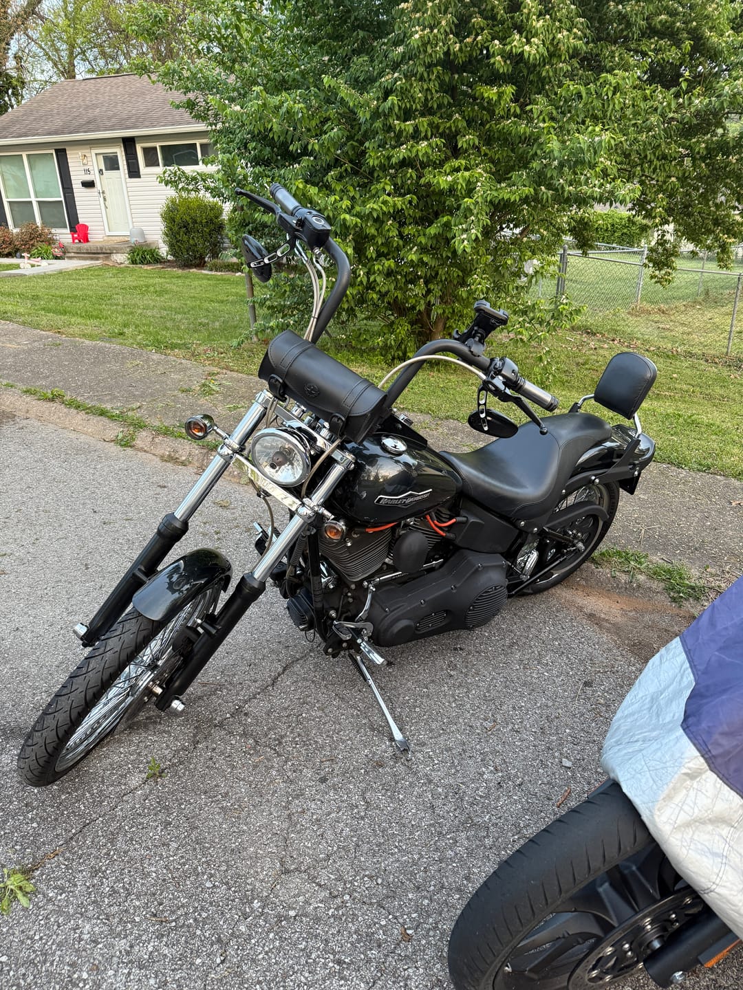 Customer photo review of 2L - Dark Age Plain Leather Motorcycle Handlebar Bag for Harley Davidson