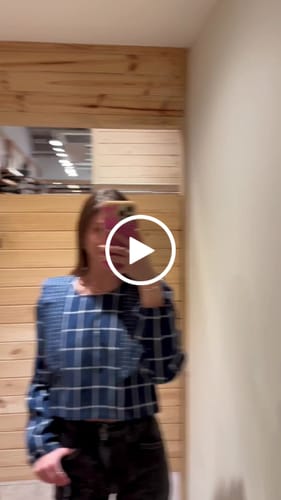 Customer video review of Blusa Cuadros Vuelos Blue