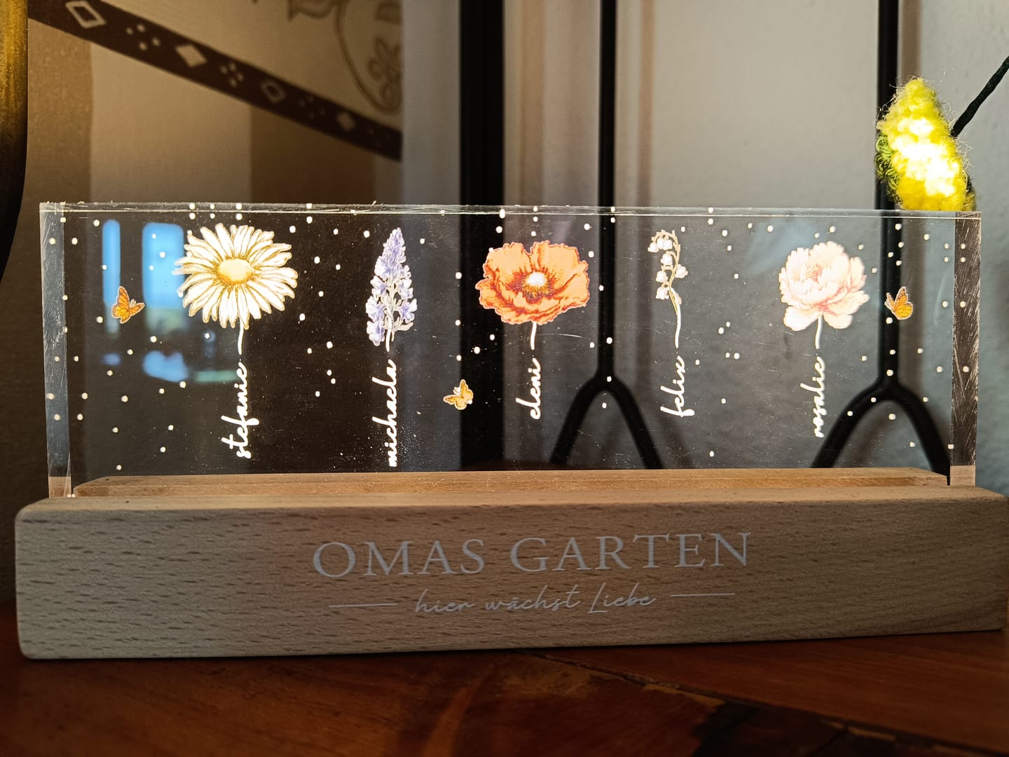 Customer photo review of Omas Garten - Personaliserter LED Aufsteller mit Blumen und Namen