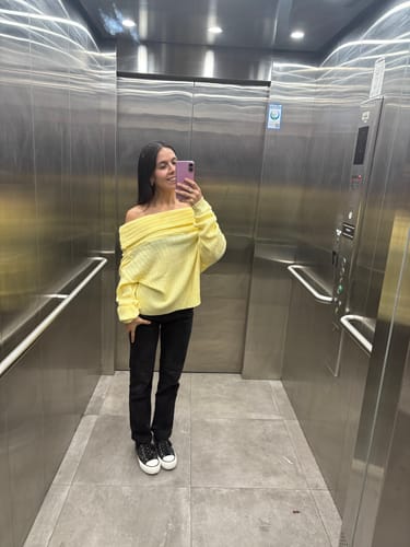 Customer photo review of SWEATER LINA AMARILLO