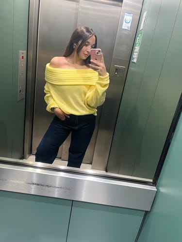 Customer photo review of SWEATER LINA AMARILLO