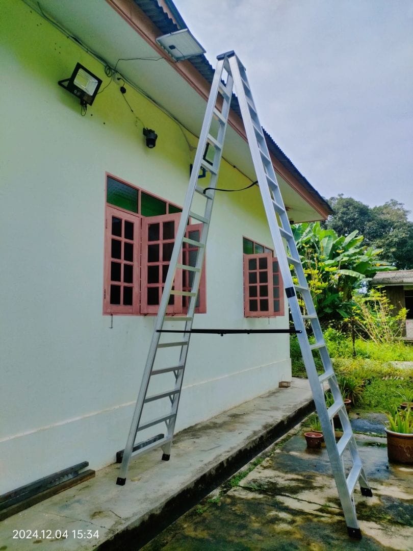Customer photo review of ✨READY STOCK✨Alumaster Heavy Duty Aluminium Welded Ladder (16 Steps Double Side) AL-DWL70-16S ALUCLASS
