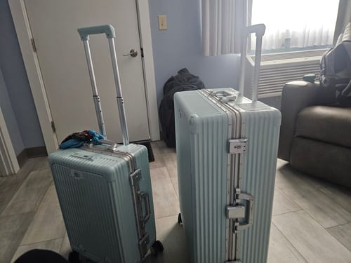 Customer photo review of Check-in: All-in-One 28"