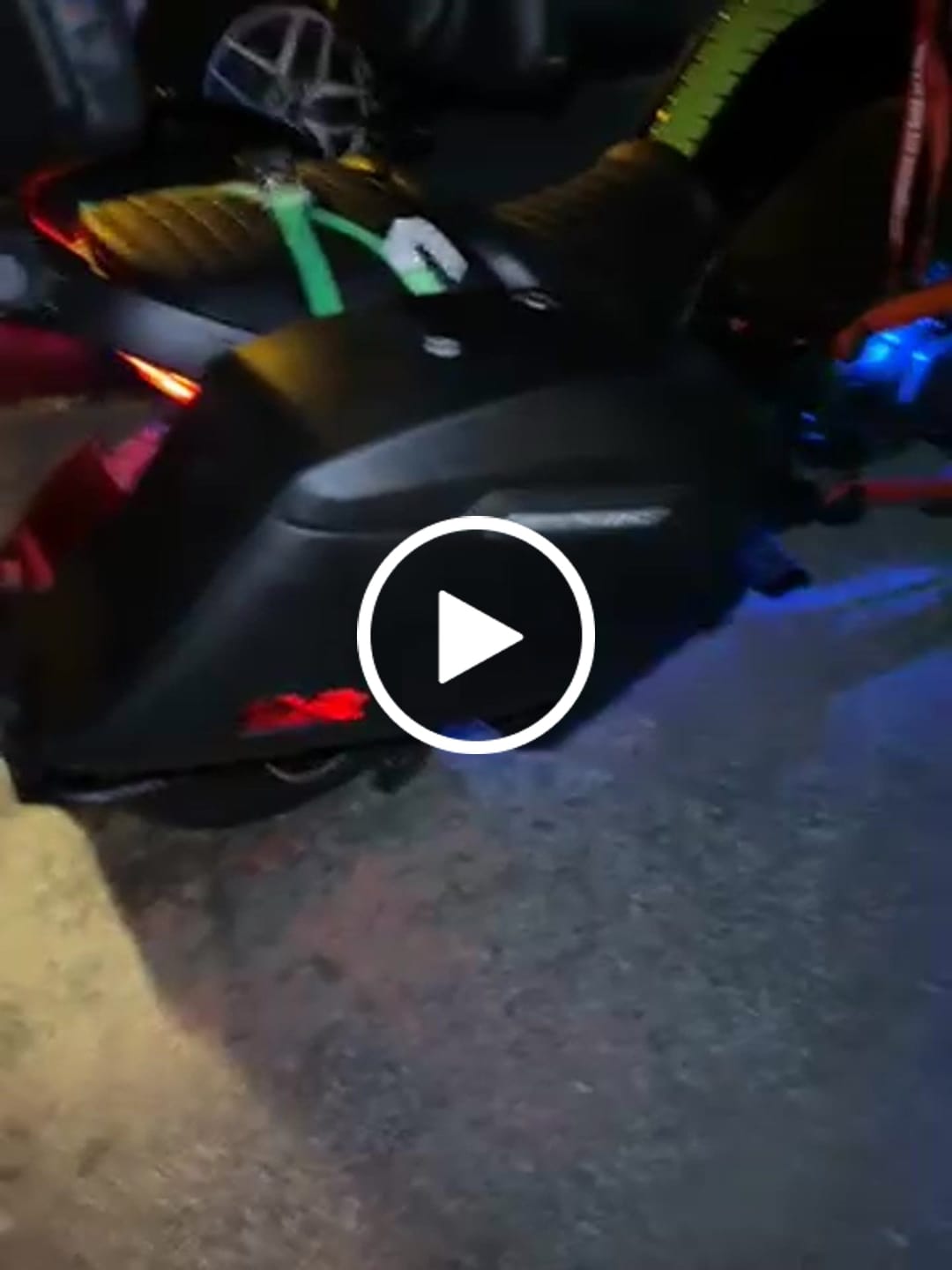 Customer video review of 44L - Lamellar Stallion Extra Large CAN AM Spyder F3-S Leather Covered Motorcycle Hard Saddlebags