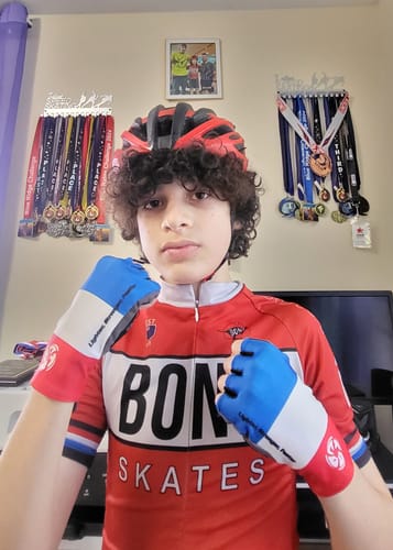 Customer photo review of Skate Gloves