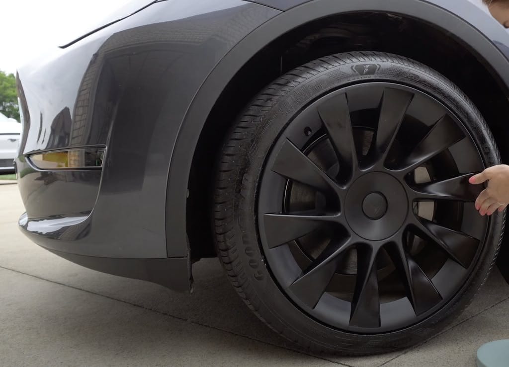 Customer photo review of EVAAM® All-in-one Wheel Rim Protector for Tesla Model Y 20'' and Model Y 21''