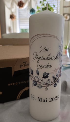Customer photo review of Personalized Wedding Candle - Floral Circle - Personalized with Name & Date - Wedding Gift - Pillar Candle - Color: Kerze, Personalization: Zur Jugendweihe
Leandro 
03. Mai 2025