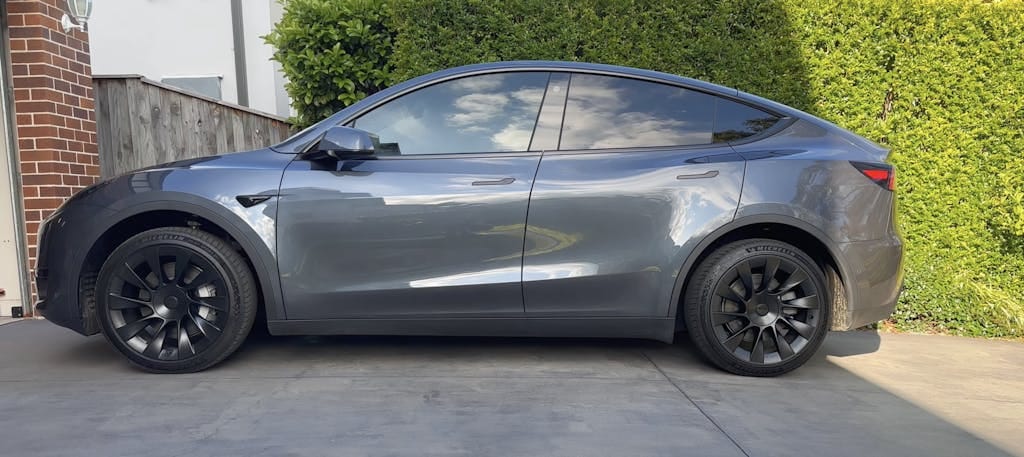 Customer photo review of EVAAM® All-in-one Wheel Rim Protector for Tesla Model Y 20'' and Model Y 21''