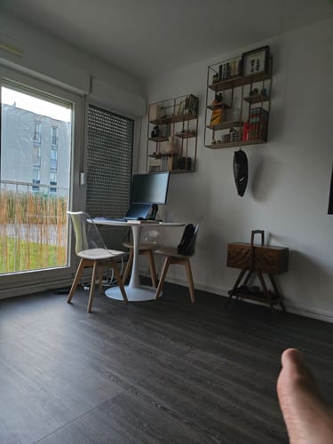 Customer photo review of CARMEN - Lot de 4 chaises transparentes avec pieds en bois et assise beige