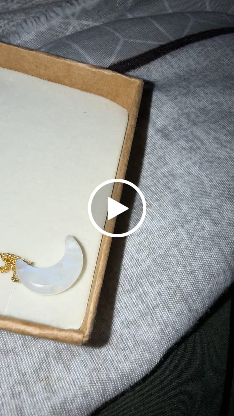 Customer video review of adhva - Rainbow Moonstone Luna Pendant