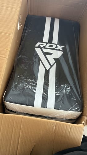Customer photo review of Kicking Pad o Pao Curvo para Muay Thai T1
