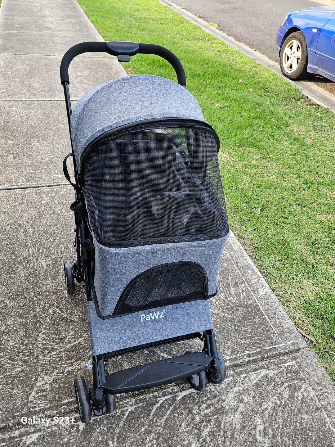 Customer photo review of PaWz Large Dog Stroller Cruiser
